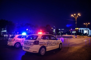 Percheziţii la case de schimb valutar şi la membrii a două grupări suspectate de spălare de bani